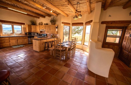 El Prado House | TRANQUIL GET AWAY between Taos & Ski Valley