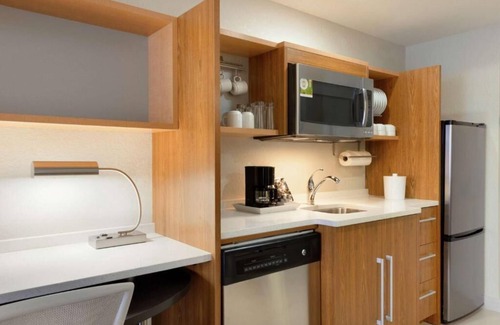 Florida City Hotel | Tranquil Getaway: 3 Units w/Parking, Breakfast! Close to Coral Castle!
