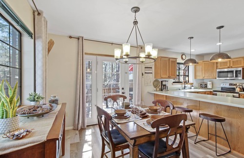 Pinetop Cabin | Tranquil Getaway in Pinetop w/Fire Pit, Deck & Grill, Pet-Friendly & Near Golf!