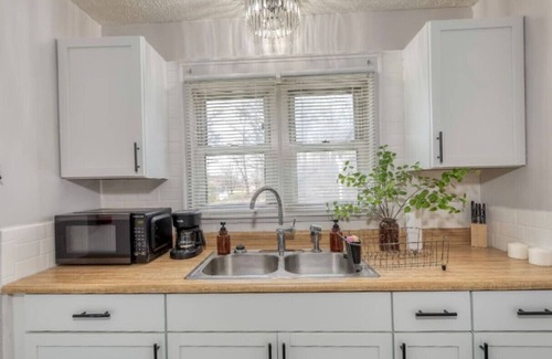 Seelyville Apartment | Tranquil Getaway of Terre Haute