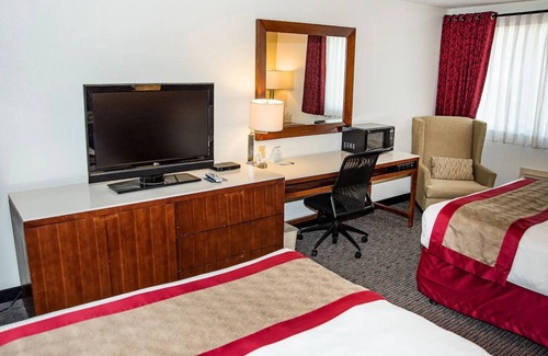 Cedar City House | Tranquil Getaway Perfect for Families & Pet Lovers in Cedar! Pool Access!