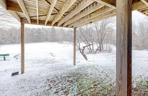 South Londonderry House | Tranquil getaway with private fishing pond, par-3 golf course, & sandy beach