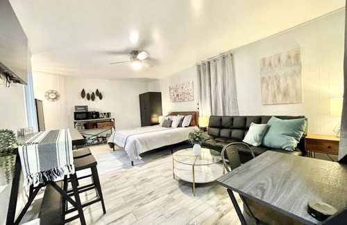 Lancaster Cottage | Tranquil Guest House with Private Patio, Parking
