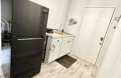 Lancaster Cottage | Tranquil Guest House with Private Patio, Parking