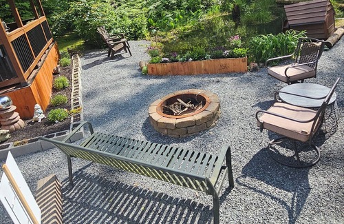 Jordan Road-Canyon Creek House | Tranquil Guest/Tiny house Retreat in Scenic Granite Falls with A/C, Wifi & more.