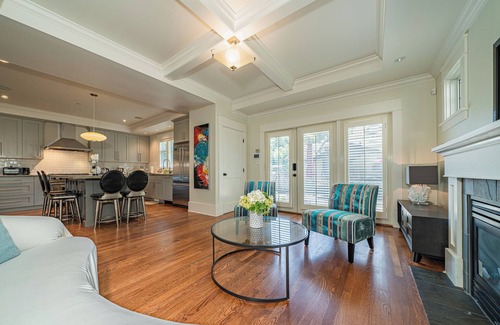 Dunbar House | Tranquil Haven~Close to UBC and Downtown Delights