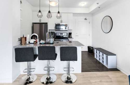 West Oak Trails Apartment | Tranquil Haven in Oakville: Modern 2BR Retreat