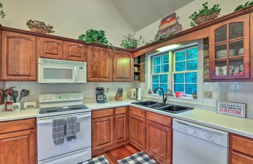 Gerton House | Tranquil Hendersonville Cabin with Mountain Views!
