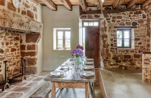 Teillots House | Tranquil holiday home with private pool