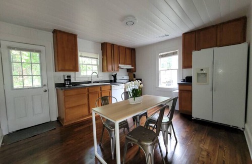 Home Park House | Tranquil Home in ATL- Sleeps 9