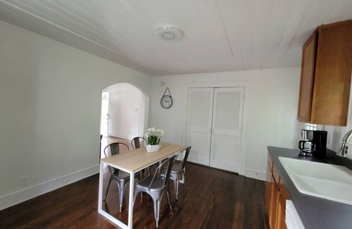 Home Park House | Tranquil Home in ATL- Sleeps 9