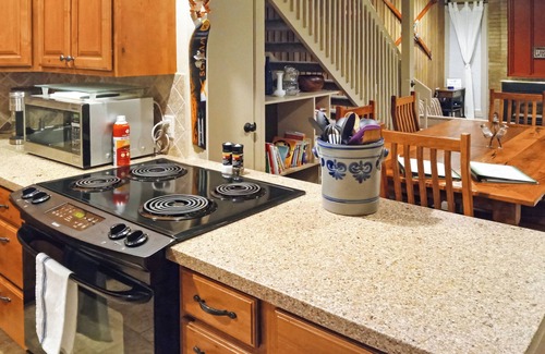Warrior's Mark House | Tranquil home, Steps from FreeRide Bus Stop; 3 BR layout in a 2 BR