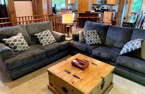 The Galena Territory House | Tranquil Home Away From Home, Tranquil Home Away From Home, PET FRIENDLY! Pool Table, Fire Pit, and