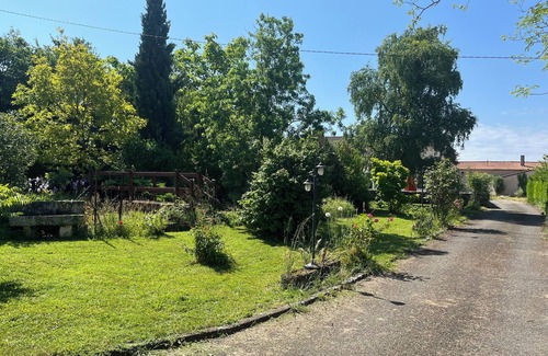 Asnieres-en-Poitou House | Tranquil House with large pool, set in private garden