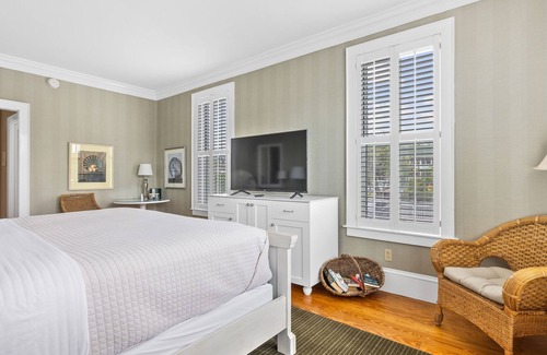 Historic Downtown Manteo Apartment | Tranquil House Inn - Downtown Waterfront Manteo - 1 Queen Standard Rm 18