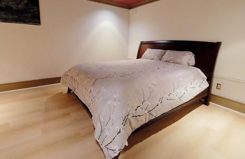Anmore House | Tranquil in Nature rich Anmore, Spacious Suite
