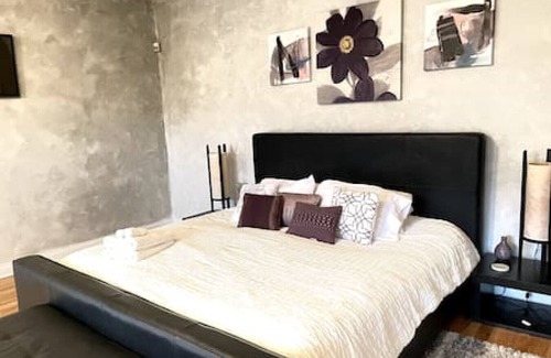 Sullivan House | Tranquil King Retreat in Charming Sullivan Home!