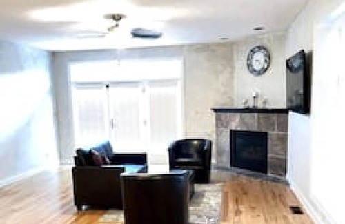 Sullivan House | Tranquil King Retreat in Charming Sullivan Home!