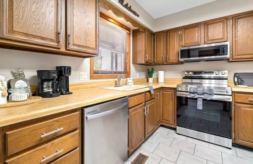Hot Springs Village House | Tranquil lake view, double decks, beach, golf, hike, fish, indoor pool-gym 4fee