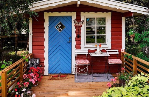 Tostared House | Tranquil Lake View Cottage-By Traum