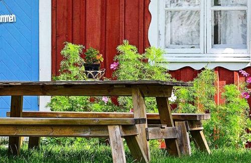 Tostared House | Tranquil Lake View Cottage-By Traum