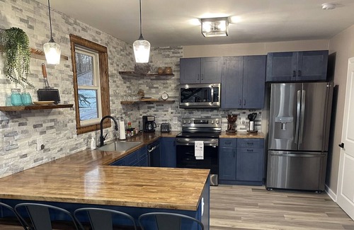 Rowland Cabin | Tranquil Lakefront Getaway ~ King Master~ Backyard