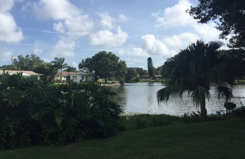 Seminole House | Tranquil lakefront home: gulf beaches, shopping, and entertainment near by
