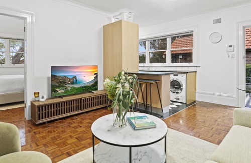Petersham Apartment | Tranquil Living in Victorian Style Apartment