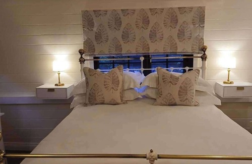 Netley Cabin | Tranquil Lodge Retreat in Southampton