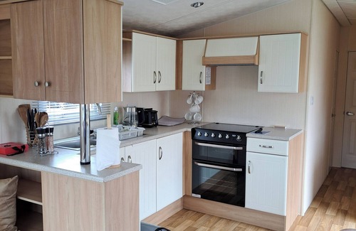 Crowle Cabin | Tranquil Lodge Retreat in Scunthorpe Countryside