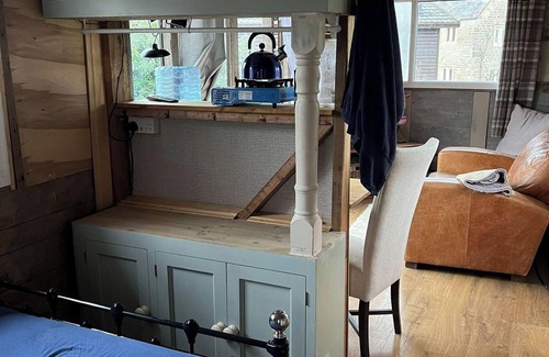 Wootton Bassett Cabin | Tranquil Lodge Retreat in Swindon