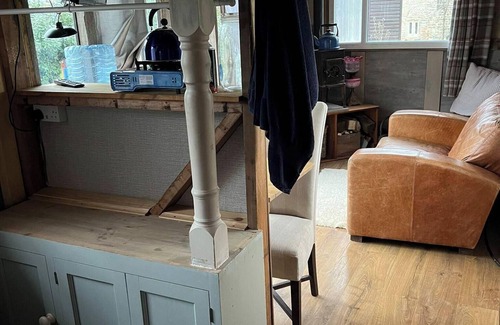 Wootton Bassett Cabin | Tranquil Lodge Retreat in Swindon