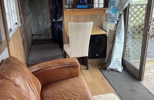 Wootton Bassett Cabin | Tranquil Lodge Retreat in Swindon