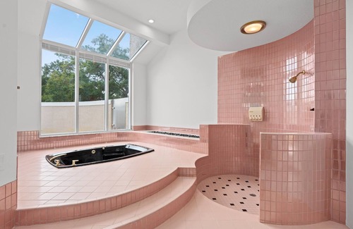 Altamonte Springs House | Tranquil Luxury Estate Property 5,700 Sq Ft on 3+ Acres, Complete with Helipad