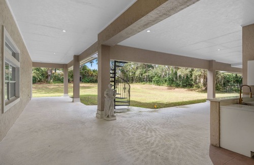 Altamonte Springs House | Tranquil Luxury Estate Property 5,700 Sq Ft on 3+ Acres, Complete with Helipad