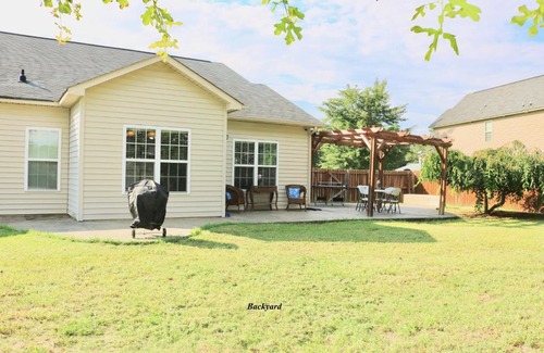 South View Bed & Breakfast | Tranquil Master Bedroom Near Fort Liberty(Bragg)