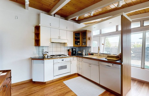 Lawton Park House | Tranquil Mid-Century retreat in Seattle's charming neighborhood. Dog-friendly