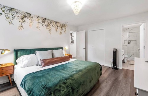 Doraville House | Tranquil Modern 3-BD Retreat in Foodie Paradise!