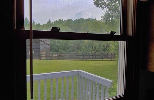 Candler House | Tranquil Mountain Cottage (Wheelchair Accessible)