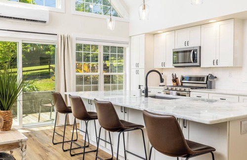 Maryville Cottage | Tranquil Mountain Escape: Luxurious 2 Bedroom 2 Bath Cottage on 9 Acres