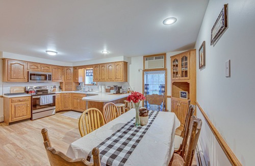 Mount Pleasant Mills House | Tranquil Mt Pleasant Mills Retreat on 60-Acre Farm