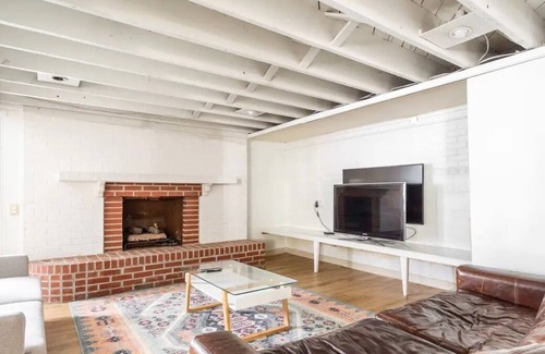 Lakewood Villa | Tranquil multilevel waterfront villa