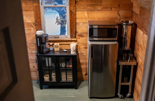 Oak Cliff Apartment | Tranquil Oasis 1-bedroom apartment with WiFi, AC in delightful Bishop Arts