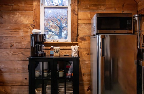 Oak Cliff Apartment | Tranquil Oasis 1-bedroom apartment with WiFi, AC in delightful Bishop Arts