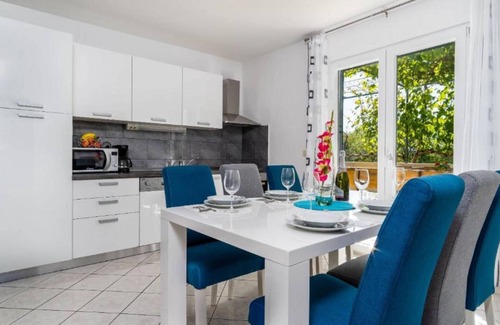 Primorski Dolac House | Tranquil Oasis Holiday Home Primorski Dolac with Pool - Three Bedroom Holiday Home with Pool
