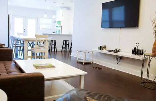 Broadmoor House | Tranquil Oasis in NOLA: Louisiana Ave Pkwy Retreat