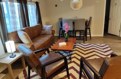 Indianapolis House | TRANQUIL OASIS - Private Rooms -Near Downtown Indianapolis
