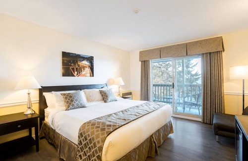 Halfmoon Bay Resort | Tranquil Oceanview Lodge A