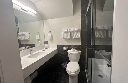 Halfmoon Bay Resort | Tranquil Oceanview Lodge A