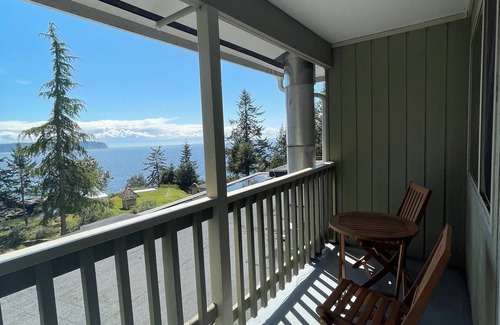 Halfmoon Bay Resort | Tranquil Oceanview Lodge A